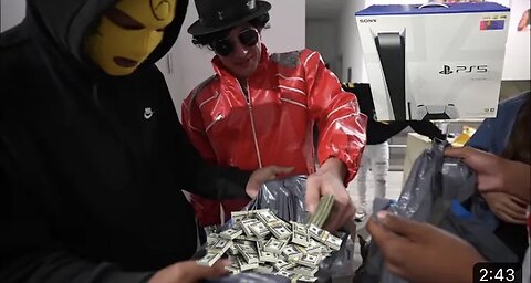 Stevewilldoit Gives Trick-or-Treaters Money and PS5 For Halloween