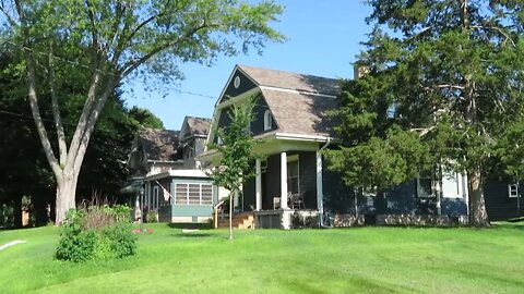 Abraham Lincoln stayed in Peru, Illinois home. Come Walk With Me and see more homes above the river.
