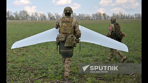 Dron ruso observa como un grupo de solados de la OTAN/Ucrania son impactados