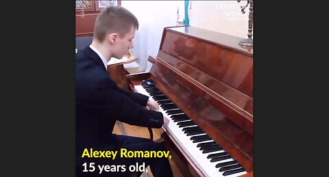 Alexey Romanov is a very accomplished concert pianist without hands