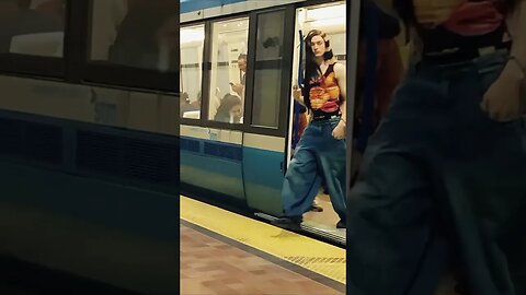 Tres chic Metro #montreal #viralvideo #traintravel