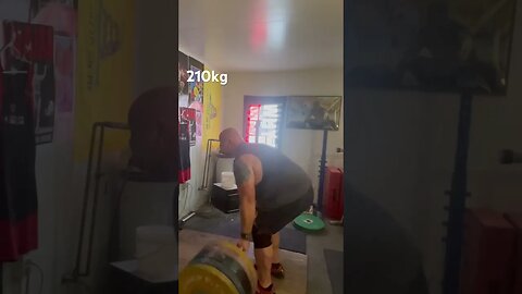 Deadlift @210kg