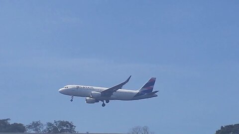 Airbus A320 PR-TYA na aproximação final antes de pousar em Manaus vindo de Brasília