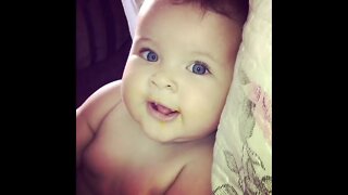 Lindo bebê com olhos azuis - Beautiful baby with blue eyes - #shorts #linda #bebe #viral