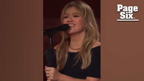 Kelly Clarkson debuts wispy bangs on talk show in unexpected transformation