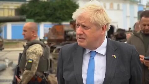 Boris Johnson in Kyiv, Zelensky showed Johnson the destroyed Russian equipment.