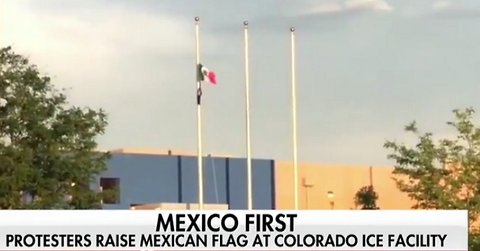 Anti-ICE protesters remove US flag replace it with Mexican flag