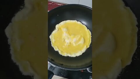 煎鸡蛋。fried eggs