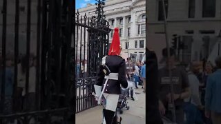 The Queen's guard shouts make way at tourists #thequeensguards