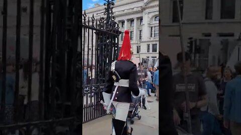 The Queen's guard shouts make way at tourists #thequeensguards