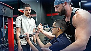 SNEAKO & Bradley Teach Neon How To Lift!