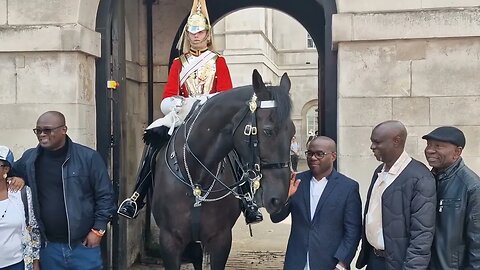 Get out the way of the horses #horseguardsparade