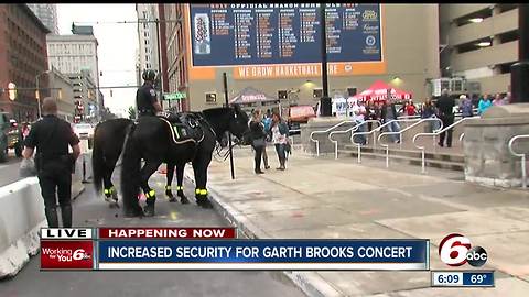 Garth Brooks performs first of five concerts in Indianapolis on Thursday, addresses recent Las Vegas shooting before the show