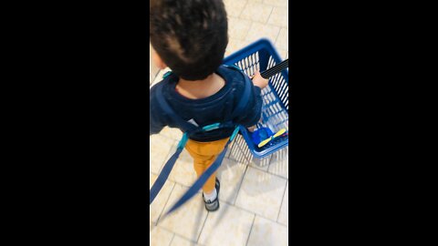 2 years old doing food shopping