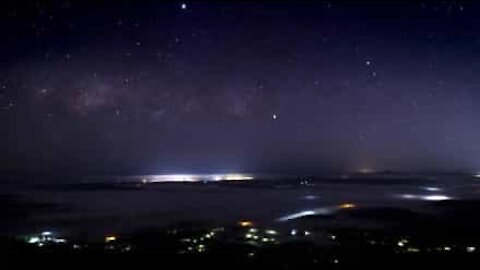 Un photographe crée un incroyable time-lapse du ciel australien