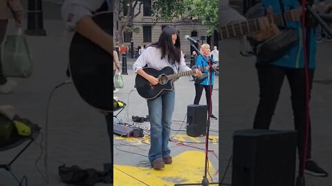 Leire Busker singer hallelujah #london