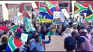 Streets of Cape Town filled with anti-Zuma protestors (GnM)