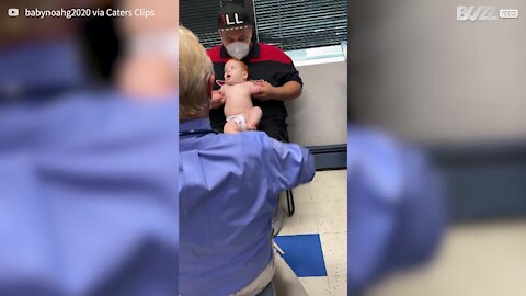 Doctor's creative way of distracting baby during vaccination