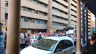 Thousands take to streets in Cape Town to call for removal of Zuma (BiT)