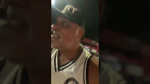 Zé Colmeia COMENDO INGRESSO em São Januário após vitória do Vasco sobre o Flamengo