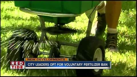 Venice city council votes in favor of voluntary ban on lawn fertilizers