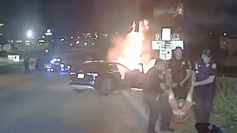 Texas police officers rescue man from burning car