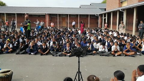 SOUTH AFRICA - Cape Town - Nerina Primary Uniform Handover (Video) (nbi)