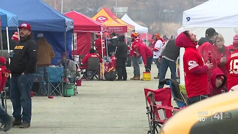 Chiefs tailgaters congregate at Arrowhead amid COVID-19 pandemic
