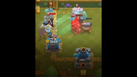 Clash Royale: 2.6 hog vs. golem/clone