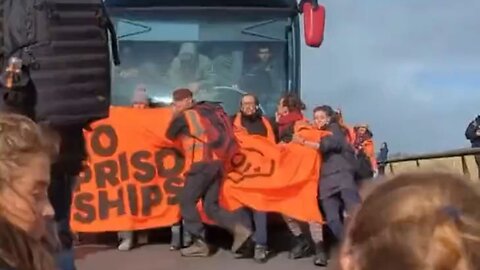 Just Stop Oil Morons Try To Stop A Bus Full Of Migrants, Almost Get Turned Into Road Pizza