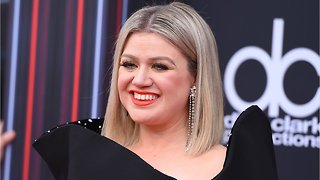 Kelly Clarkson Set To Host Billboard Music Awards Again