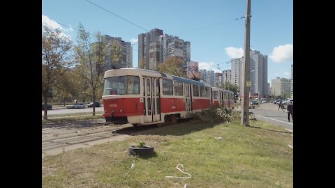 Kiev. School and trams on Miloslavskaya street