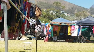 SOUTH AFRICA - Cape Town - Green Point Flea Market (Video) (mEs)