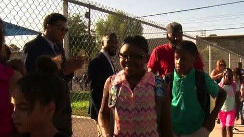 Men volunteer to greet and encourage kids on first day of school at Kelly Elementary in Las Vegas