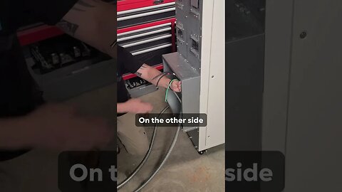 Installing a UPS - Schneider Electric