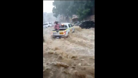Major floods happening now in the Dominican Republic 🇩🇴