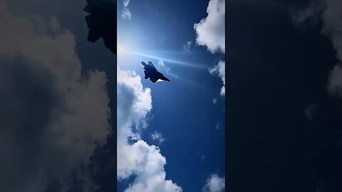 F-22 Raptor coming in hot ! #aviation #avgeeks #usa #f22raptor