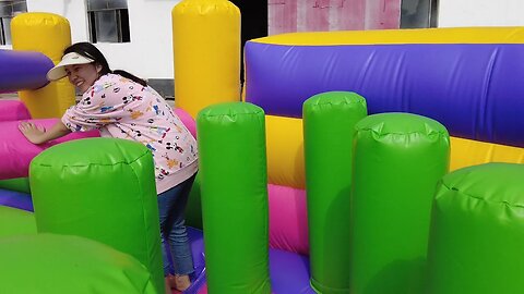 Skinny Girls Challenge 340ft Obstacle Course #inflatables #inflatablepark #bouncer #catle #jumping