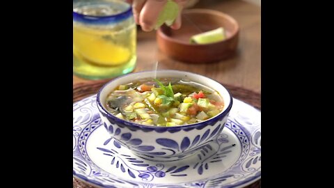 Sopa de Calabacitas con Chile Poblano