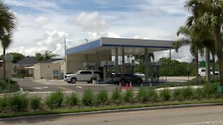 Woman killed during robbery attempt at Palm Beach Gardens gas station