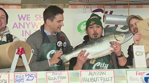 Matt Hasselback says Lions have a chance to beat Seahawks, as Brad Galli reports from Seattle fish market