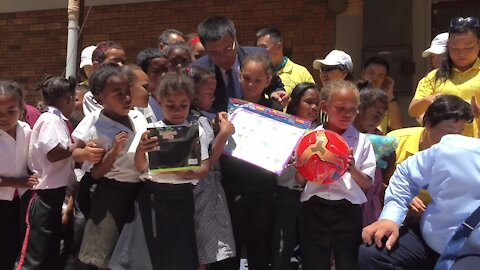 SOUTH AFRICA - Cape Town - The Soong Ching Ling foundation donation (Video) (NtV)