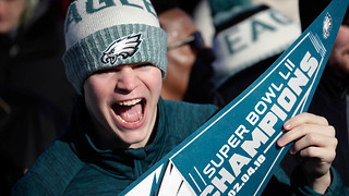 Eagles Fan BREAKS His Own Fingers to Attend Super Bowl Parade