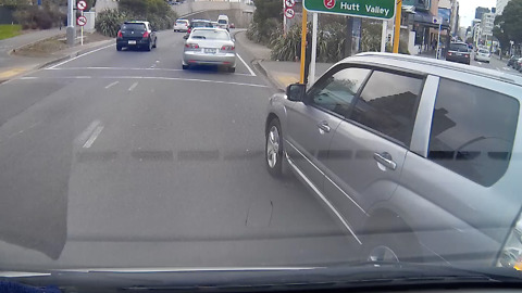 How Not To Merge - Idiot Driver