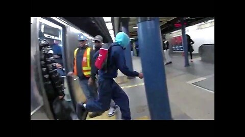 NYC subway purse snatcher chased down