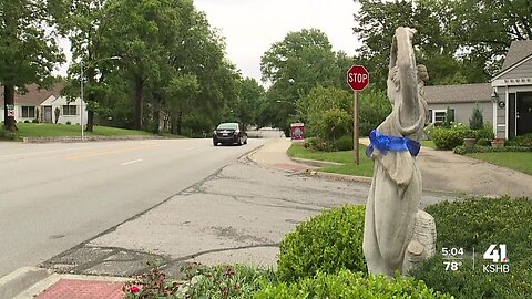 Blue ribbons show support for fallen Ofc. Jonah Oswald