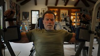 Arnold (2023- ) - Crítica