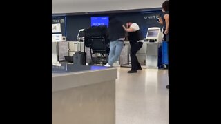 Former NFL Player Fights With United Airlines Employee