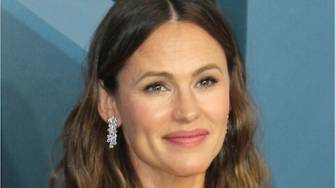 Jennifer Garner Grandma Emoji For Halloween