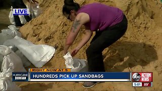 Hundreds pick up sandbags in Polk County